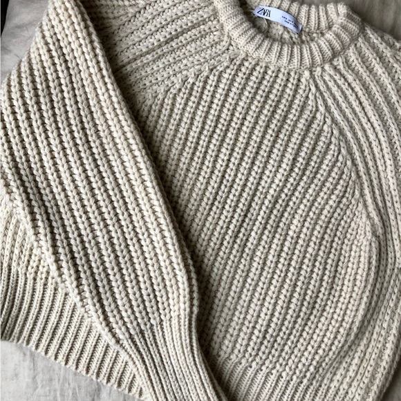 Zara Sweaters - Zara Chunky Knit Cropped Sweater